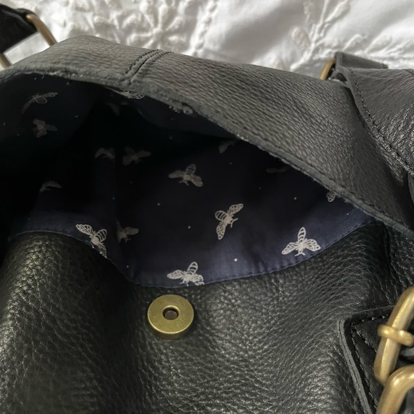 Fat Face Black Leather Bag  2 in 1 Rucksack/Cross Body Backpack - Picture 2 of 8